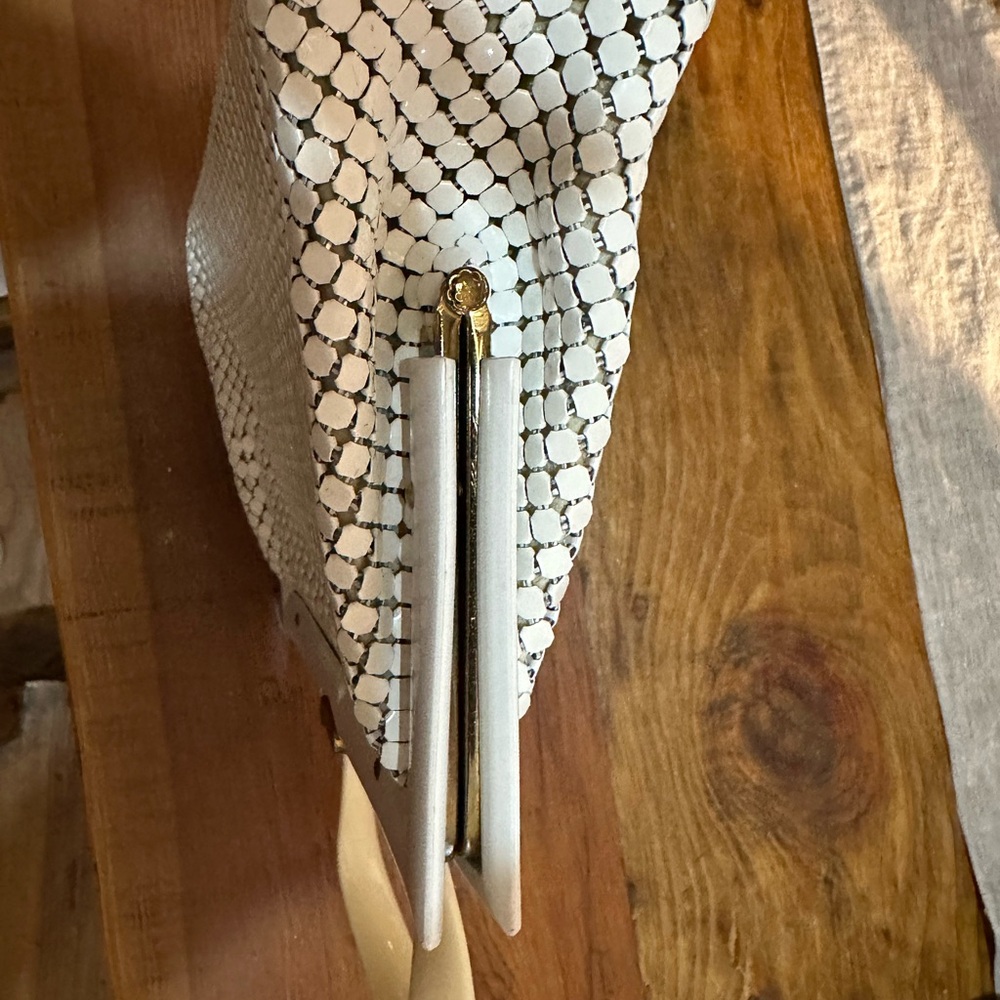 Vintage Whiting and Davis 1960 White Handbag Mesh Circles Resin Handle - Picture 9 of 11
